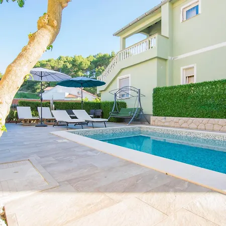 Olga Apartman Rab Town