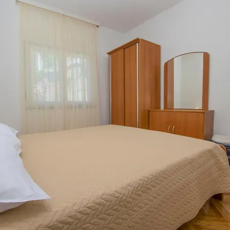 Olga Apartman Rab Town
